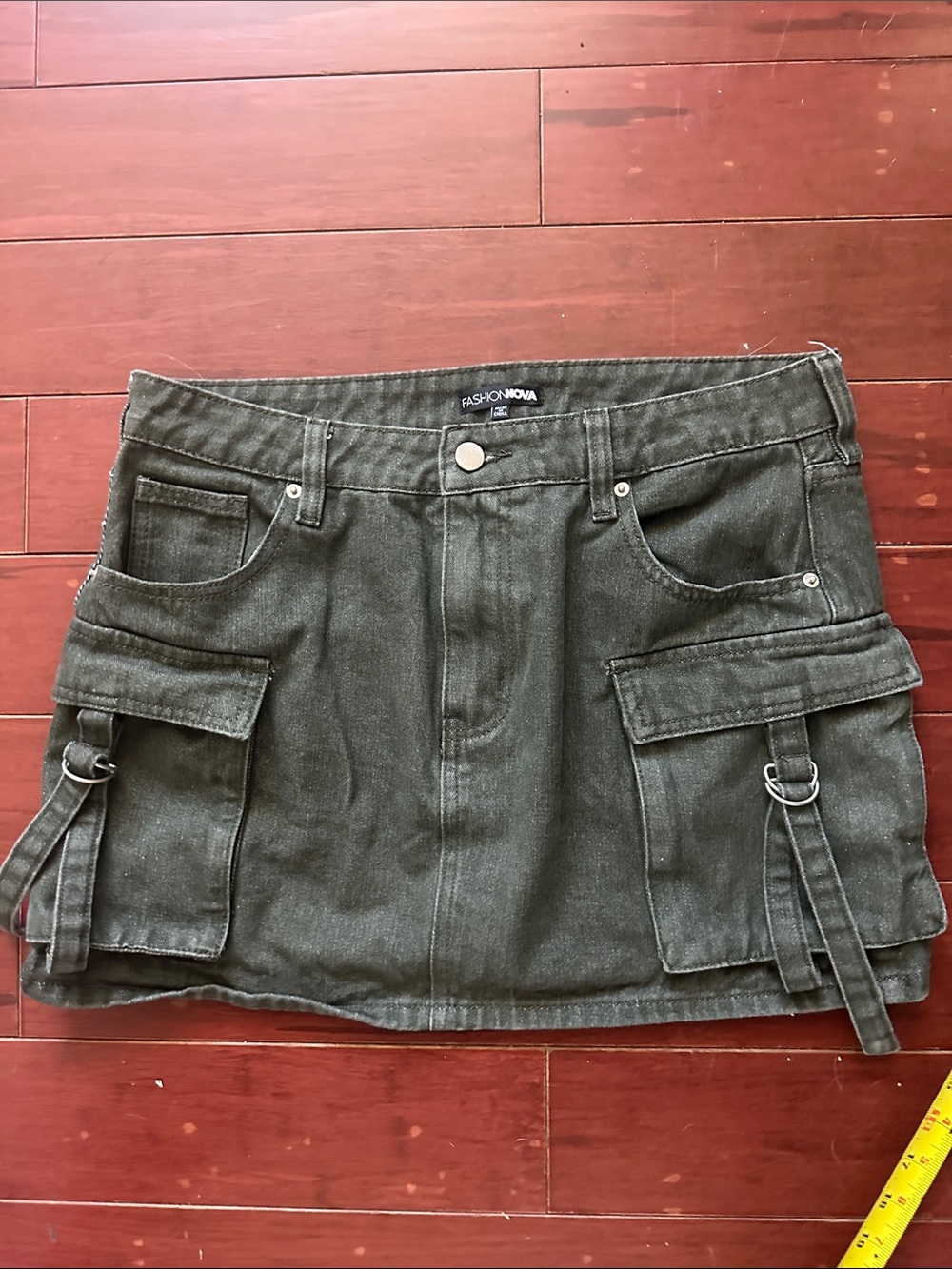 Fashion Nova Olive Green Denim Cargo Mini Skirt Size L (Style B32507SK3901) NWOT